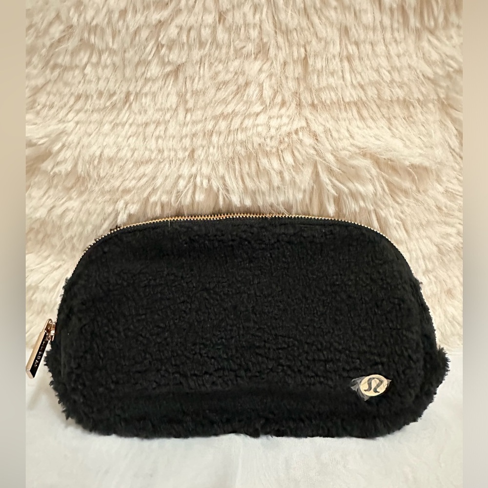 Lululemon Athletica Black Fleece beltbag